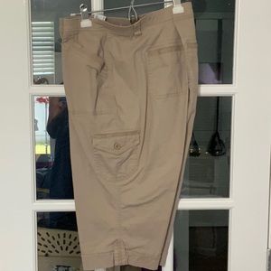 Women’s Gloria Vanderbilt capris